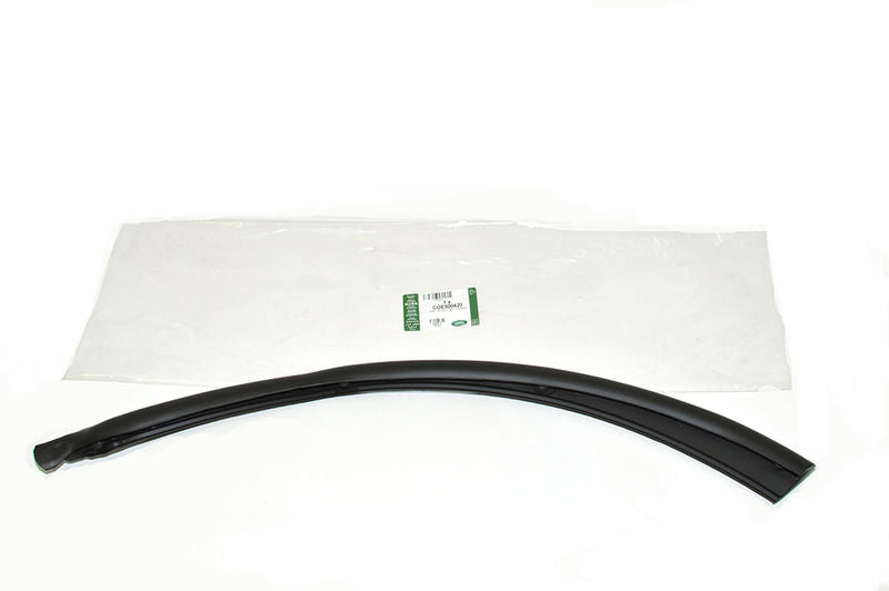 LAND ROVER DISCOVERY 3 & 4 GENUINE LR R/H/R DOOR SEAL CLADDING -CGE500420LR.