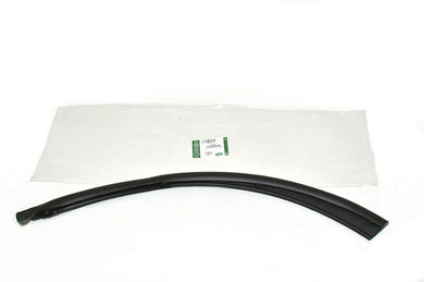 LAND ROVER DISCOVERY 3 & 4 GENUINE LR R/H/R DOOR SEAL CLADDING -CGE500420LR.